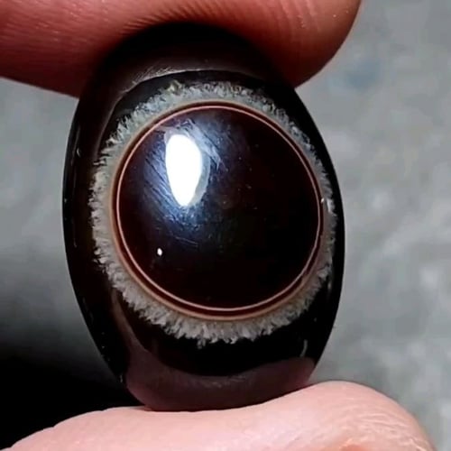 حجر سليماني هندي أسود فلور عين كبيرة في المنتصف