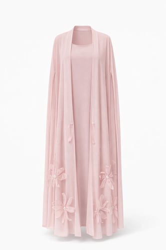 فستان بطبقة خارجية مزينة بتفاصيل زهرية