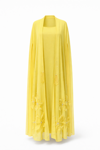 فستان بطبقة خارجية مزينة بتفاصيل زهرية