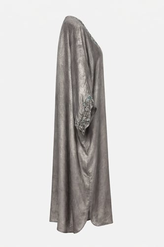 جلابية لامعة بقصة واسعة وياقة V مع شك تراثي بتفاصي...