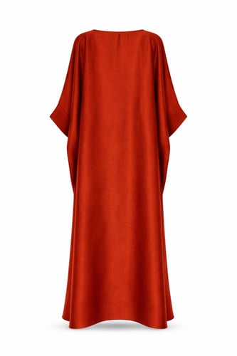 جلابية ساتان بقصة كاب مع شرّابة أمامية