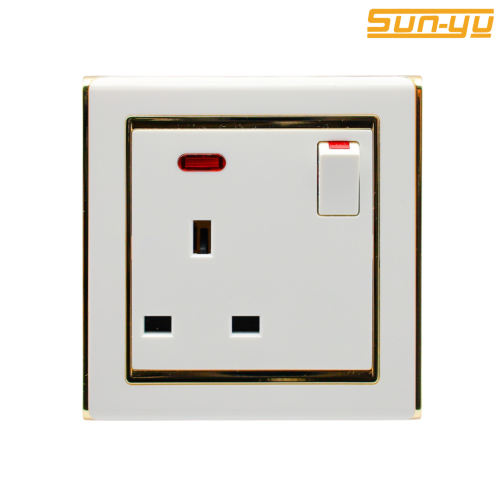 فيش مفرد بمفتاح ولمبة 13 امبير أبيض ذهبي SUNYU8
