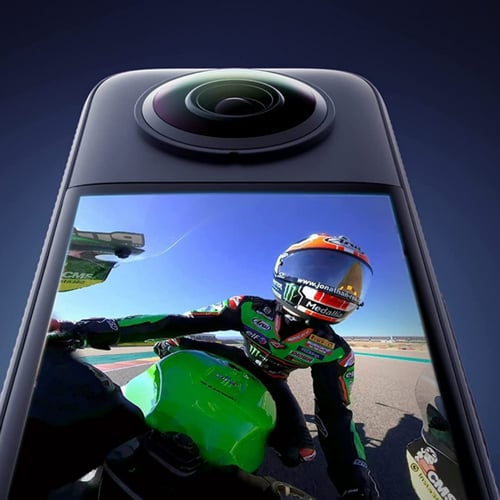 كاميرا تصوير بدرجة 360 من Insta360 X3