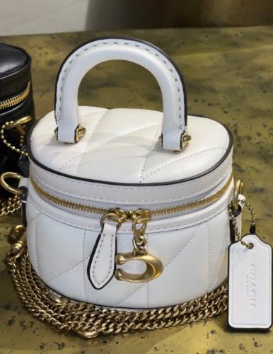 شنطه كوتش دلو ابيض