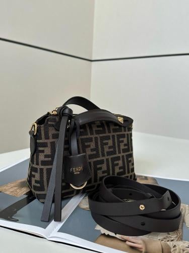 فيندي مقاس 20cm