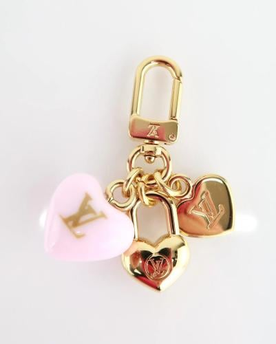 تعليقه قلب lv