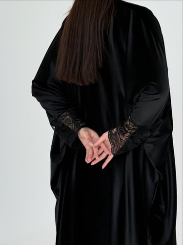 luxurious velvet and delicate dantel - R22
