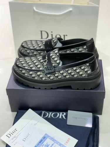 DIOR