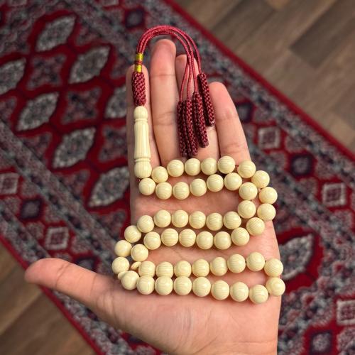 بكلايت شبيه عاج