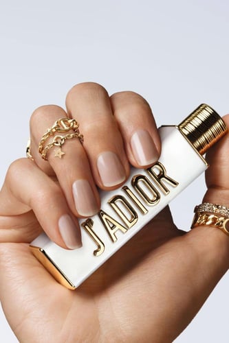 ستيـك جادور العطري من Dior – عطر نسائي أنيق بلمسة...