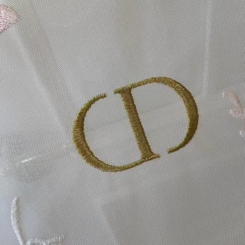 توت باق ديور طراز الفراشات عاد بشكل جميل