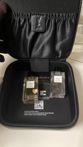 بكج سان لوران عطر توكسيدو و بلوز 7.5 مع الشنطة