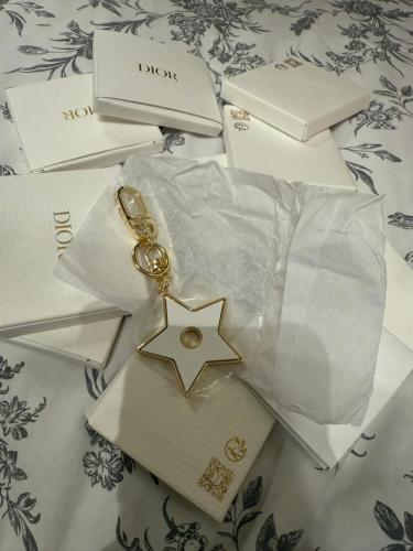 ميدالية ديور الاصلية