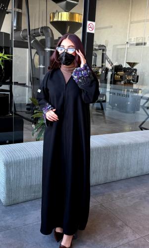 عباية منى ازرق