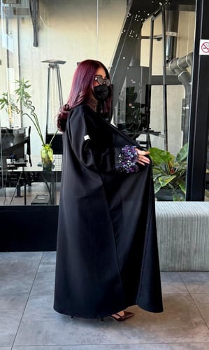 عباية منى ازرق