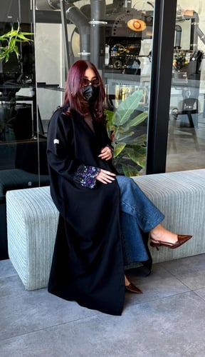 عباية منى ازرق