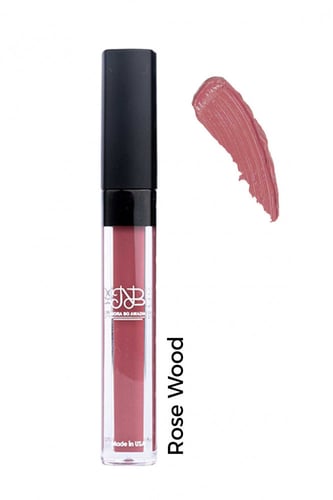 نورة بو عوض احمر شفاه سائل مطفي