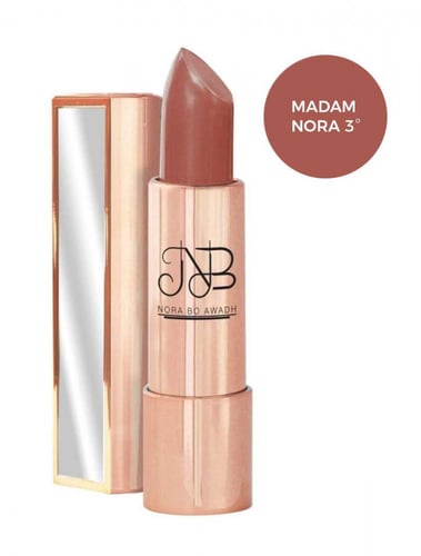 نورة بو عوض احمر شفاه مطفي