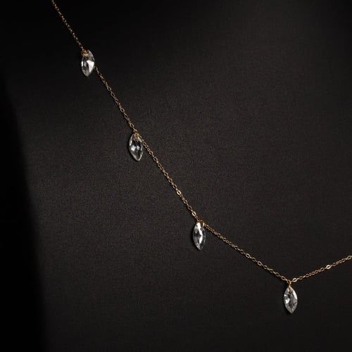 تشوكر ستون شفاف عيار 18