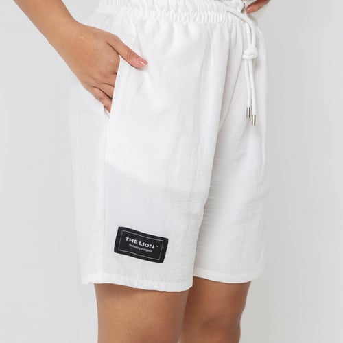 Linen shorts and T-shirt