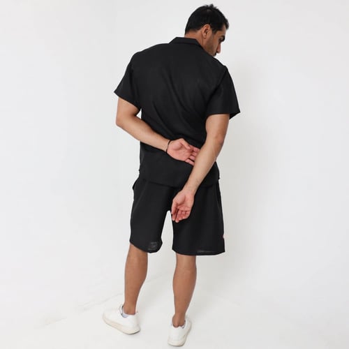 Linen shorts and T-shirt