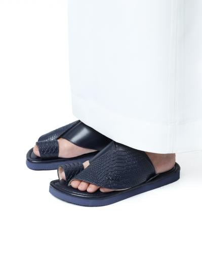 جلد ثعبان كحلي