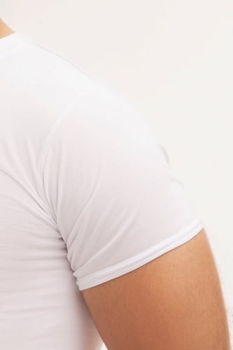 فنيلة رجالي نصف كم حلق أبيض CL-18O