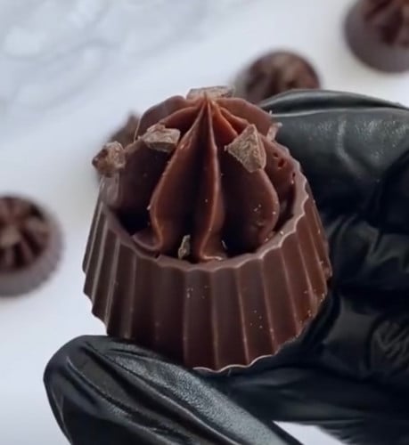 قالب شوكلاته دائري بحفر