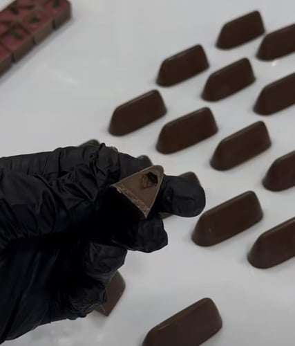 قالب شوكولاته مستطيل مرتفع