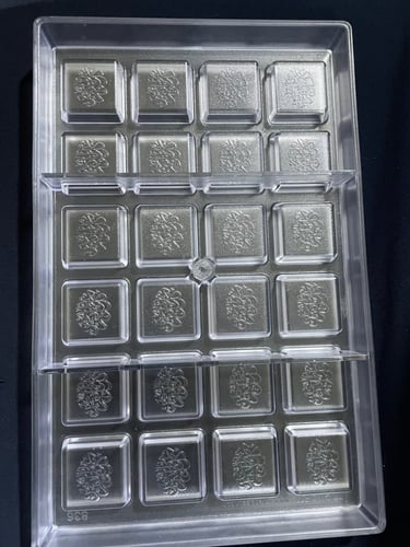 قالب شوكلاته العيد بعبارة كل عام وانتم بخير