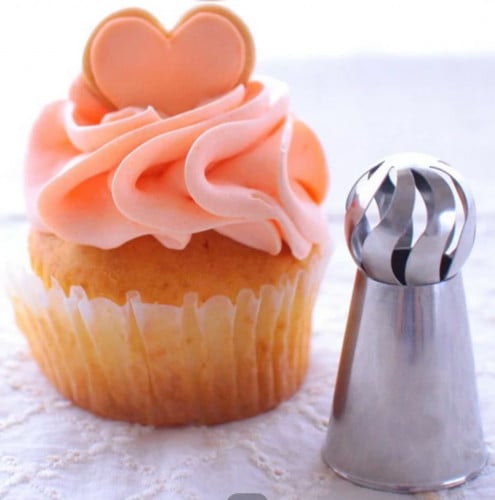 قمع زخرفه بطول 6سم وقطر القاعدة 3سم