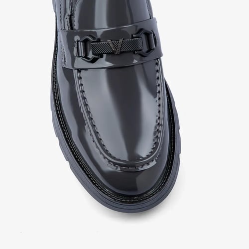 حذاء لوفر رمادي جلد طبيعي لامع