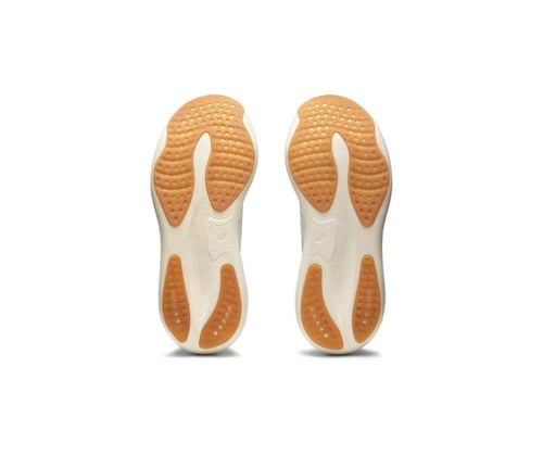 حذاء رياضي كلاسيكي انيق باللون الابيض