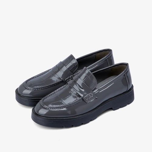 حذاء لوفر رمادي جلد لامع بنقشة تمساح