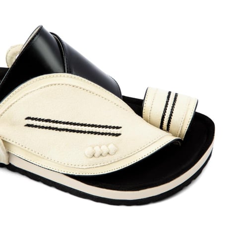 حذاء شرقي طبي بأرضية مدرعة