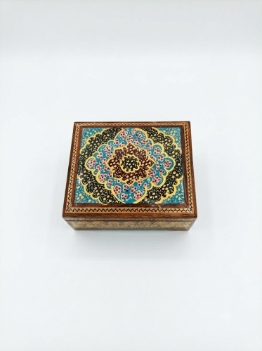 علبة تراثية صغيرة