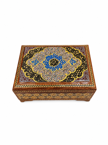علبة تراثية وسط
