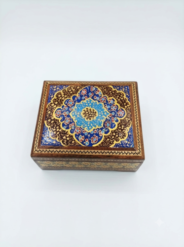 علبة مجوهرات فاخرة صغيرة