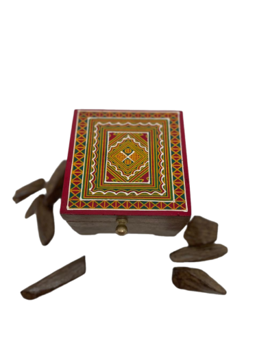 علب العود والمجوهرات