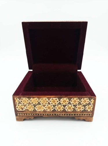 علبة انيقة مميزة صغيرة