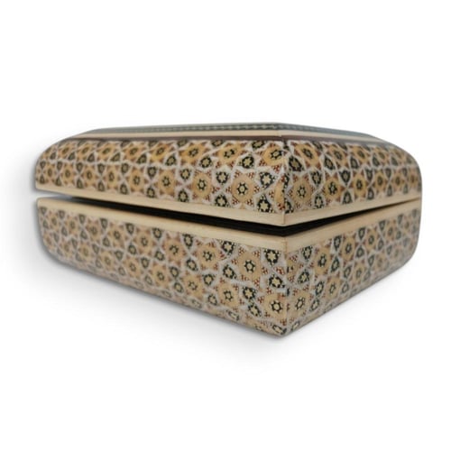 علبة انيقة وسط