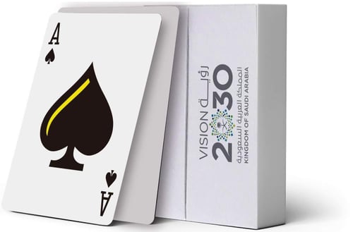 ورق رؤية 2030 مع علبة معدنية