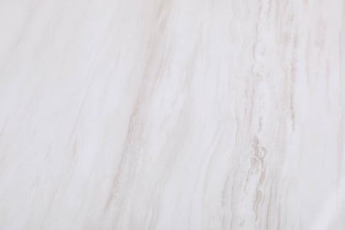 طقم طاولة طعام مستطيل بني – سطح رخام بلمسة فاخرة