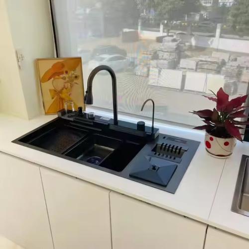 حوض شلال مع حامل اطباق