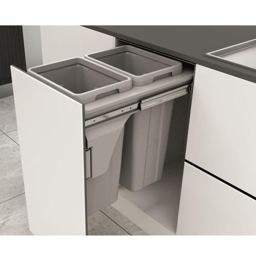 حاويتين مع الباب