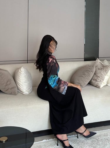 فستان كريب اسودّ مع حرير مموج