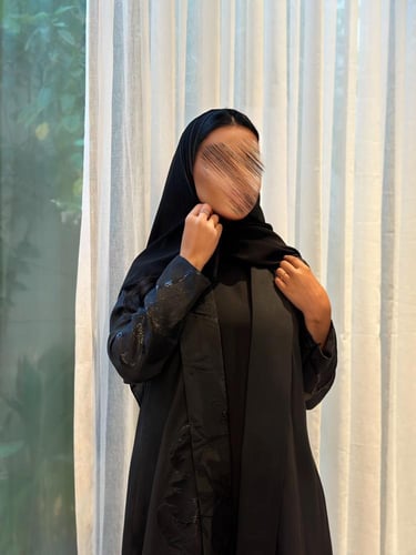 عباية تفته مع اورجنزا مشغول في الجنب والأكمام