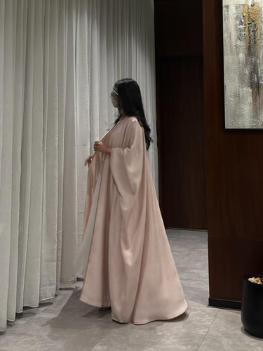 عباية نص بشت لنن بحريني وردي مع كلفة تطريز