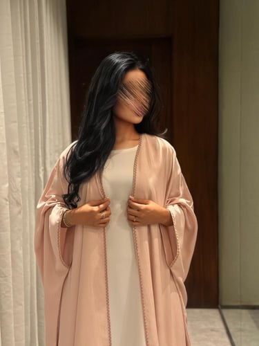 عباية نص بشت لنن بحريني وردي مع كلفة تطريز