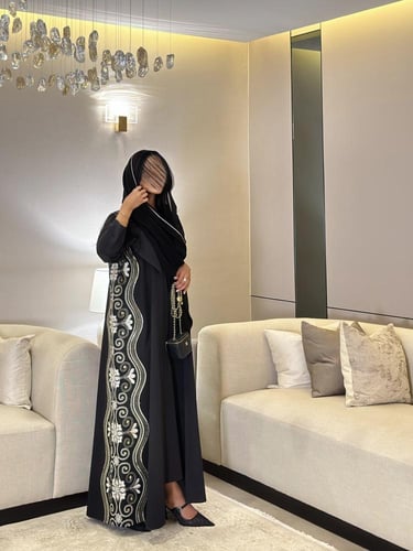 عباية كريب تايواني مع شك وتطريز بالجوانب